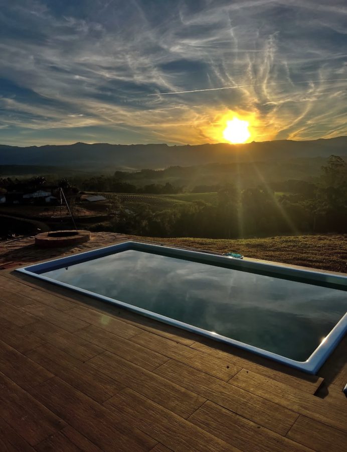 instagram.com/chalesbotaechapeu