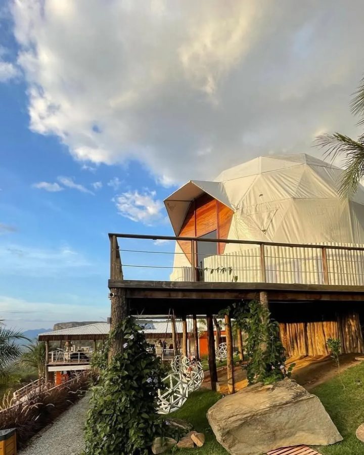 https://linktr.ee/domluxuryglamping