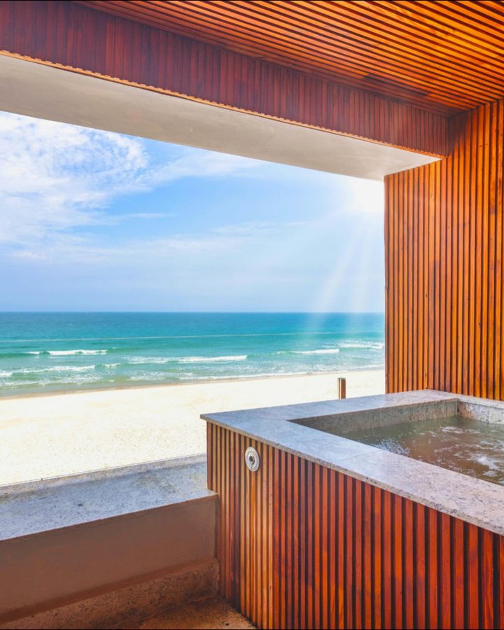 instagram.com/dukebeachhotel