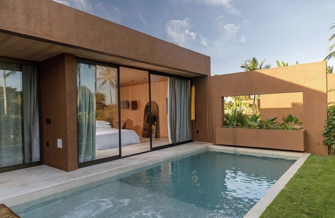 instagram.com/mahrehotel