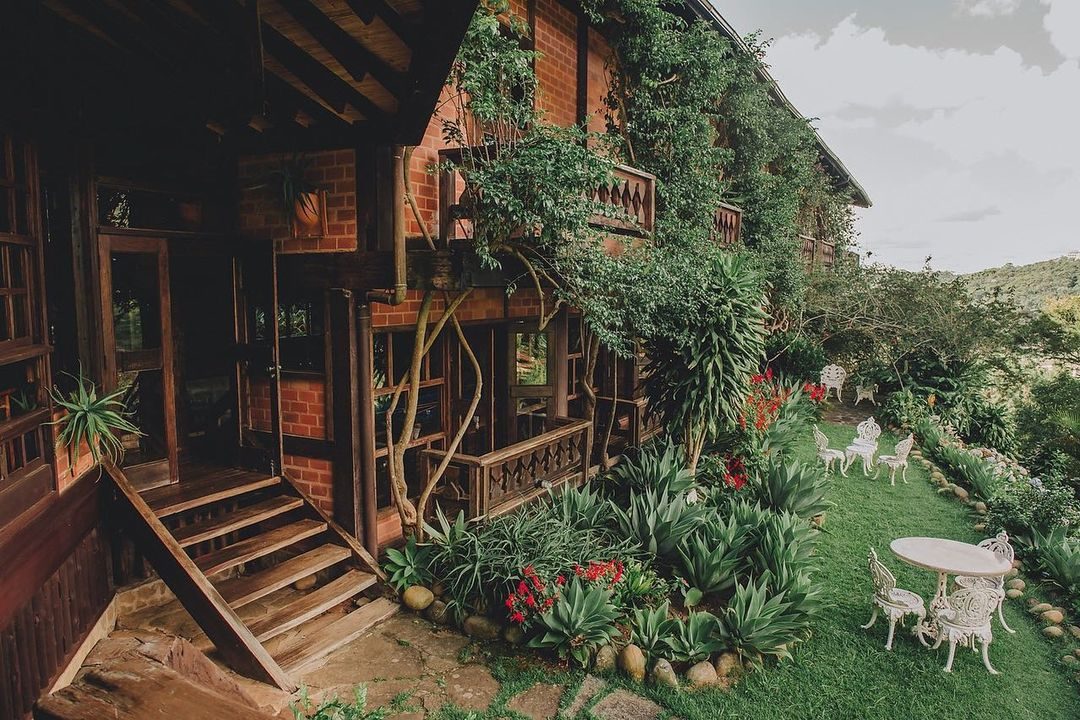 instagram.com/pousadapedraazul